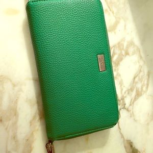 Green wristlet